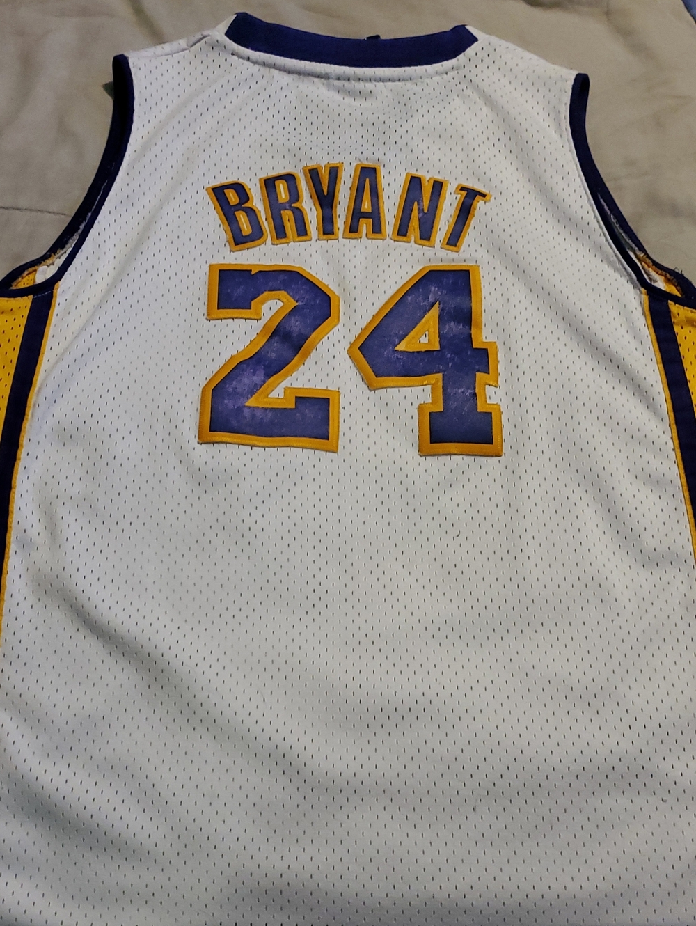 NBA Authentic Vintage Adidas Los Angeles Lakers Kobe Bryant Jersey..🏀